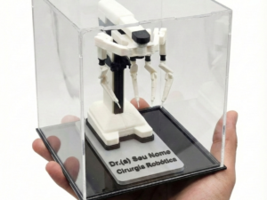 Miniatura de Robô cirurgico Da Vinci XI na caixa de acrilico com nomes personalizáveis